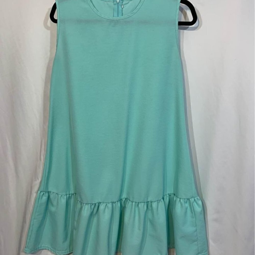 WOMAN’S ruffled hem dress. Turquoise . Lightweight. Size medium